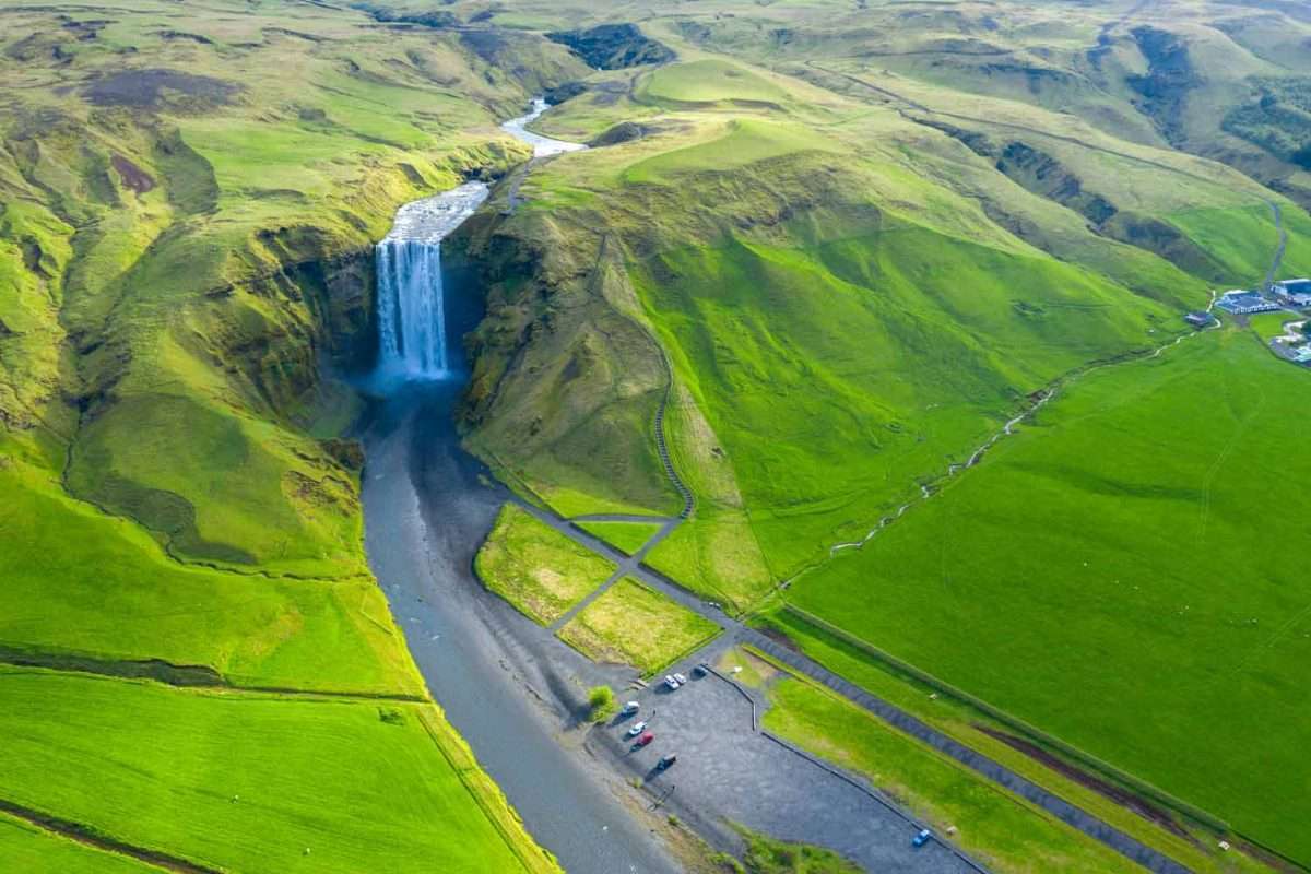 The Ultimate Travel Guide to Iceland